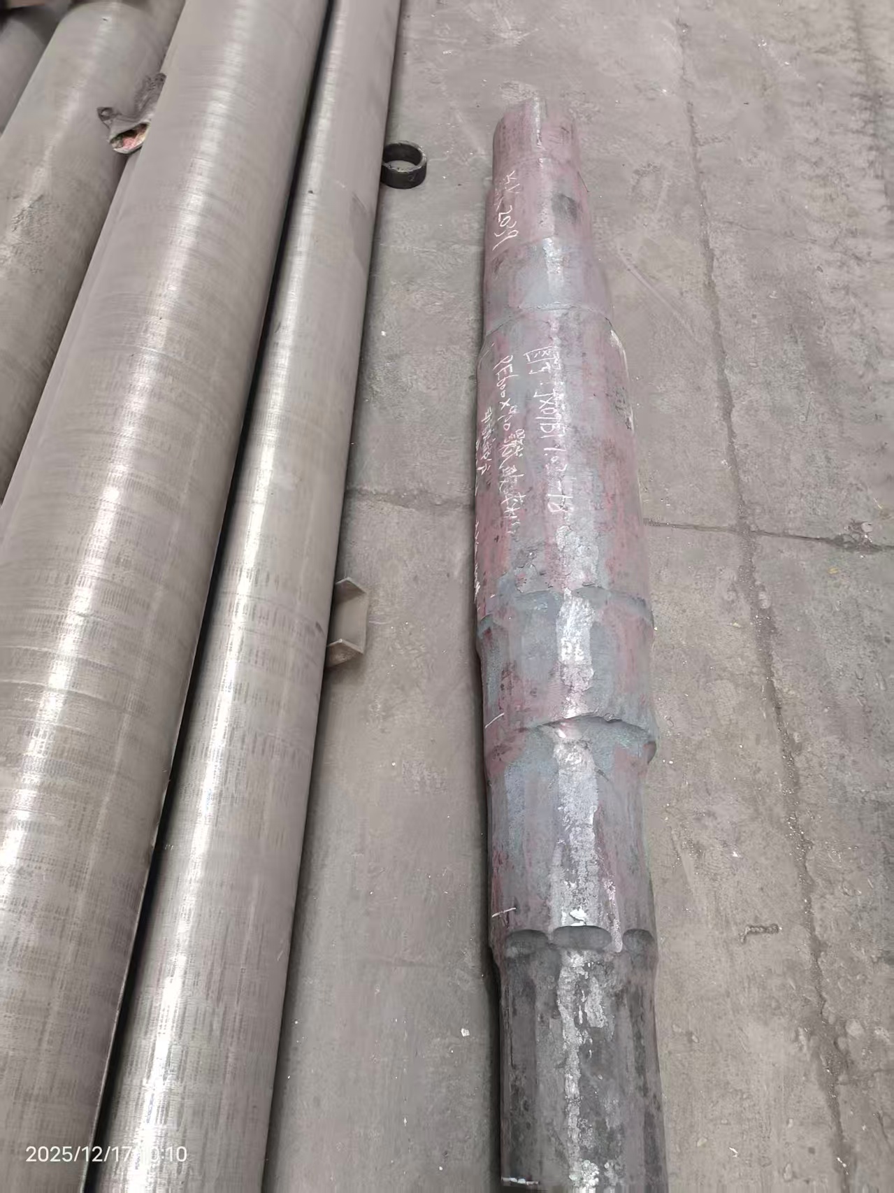 Rèn trục bản lề là gì